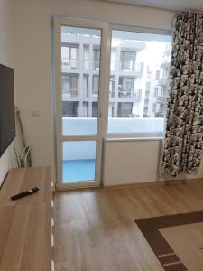 Μια τηλεόραση ή/και κέντρο ψυχαγωγίας στο Emona 5 floor 3