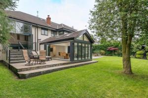 a house with a conservatory with a table and chairs at The Luxury Country Home in Aughton