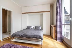 Posteľ alebo postele v izbe v ubytovaní Amora Homes Breathless Basilica view elegant flat with balcony NEED RESERVATION X FREE PARKING