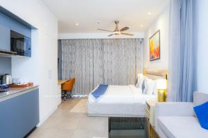 Postel nebo postele na pokoji v ubytování Hotel Livbox at Supernova