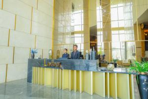Členové personálu v ubytování Hotel Livbox at Supernova