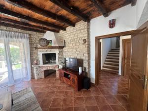 TV a/nebo společenská místnost v ubytování Paradise Villa Cassonni Istria 4 Stars