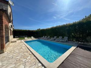 Bazén v ubytování Paradise Villa Cassonni Istria 4 Stars nebo v jeho okolí