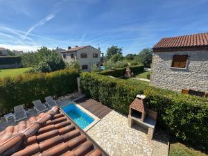 Bazén v ubytování Paradise Villa Cassonni Istria 4 Stars nebo v jeho okolí