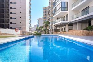 Πισίνα στο ή κοντά στο Relajate junto al mar en apartamento Cala Alta