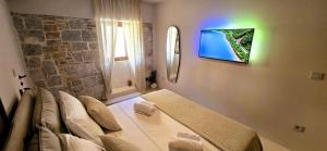 a living room with a couch and a mirror at C a s a B e a s t in Split