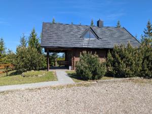 a house with a gambrel roof with a porch at Trevena Endriejavas in Endriejavas
