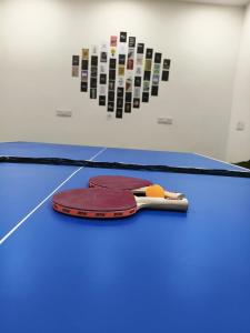 Facilități de tenis și/sau squash la sau în apropiere de 2 BHK Dreamy Nest With Private Pool