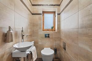Kúpeľňa v ubytovaní Prague Days - Spacious 117m2 Attic Retreat w AC - Near Old Town sq