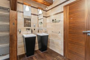 Kúpeľňa v ubytovaní Prague Days - Spacious 117m2 Attic Retreat w AC - Near Old Town sq