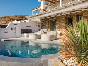 The swimming pool at or close to Tinostra Casa