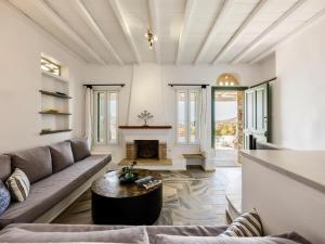 A seating area at Tinostra Casa