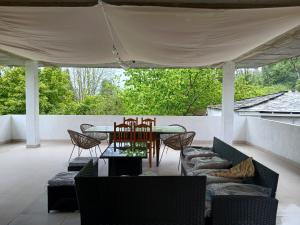a patio with a table and chairs on a roof at Casa Pucho in Barreiros
