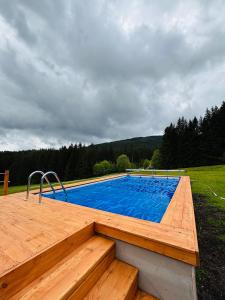 Bazén v ubytování Penzion Logla nebo v jeho okolí