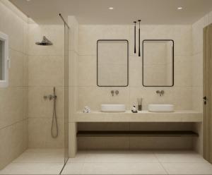 Łazienka w obiekcie Τhe Noverian Antama Organic Beach Resort Chania