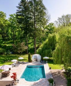 a swimming pool in a yard with a tent at La Petite Vernoelle in Prémilhat