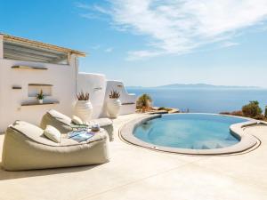 The swimming pool at or close to Tinostra Casa