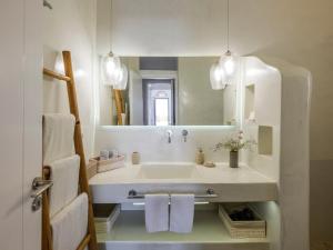 A bathroom at Tinostra Casa