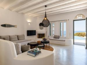 A television and/or entertainment centre at Tinostra Casa
