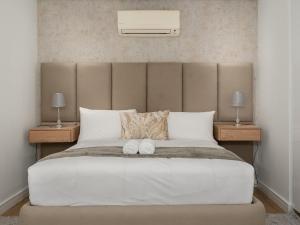 En eller flere senge i et værelse på The Warwick: Luxury secure apartment in Greenpoint + 7 billeder