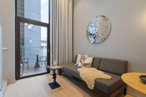 Unity Helsinki - A Studio Hotel的休息区