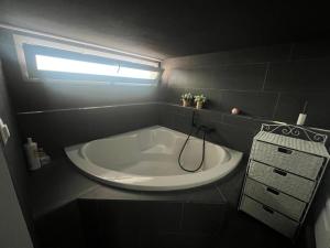 Ένα μπάνιο στο WA - Luxus-Loft 5 Min nach Luzern +5 φωτογραφίες