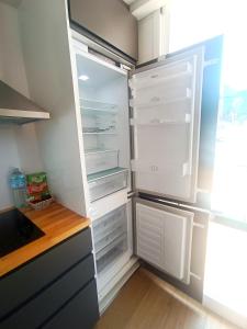 A kitchen or kitchenette at Casa Flotante en el Puerto de Vigo - Different Charter