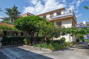 Το κτήριο όπου στεγάζεται  το διαμέρισμα