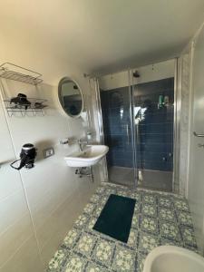 Koupelna v ubytování B&B La Marinella + 37 fotografií