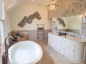 Koupelna v ubytování Fern Bank + 78 fotografií