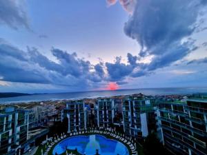 a view of the ocean and buildings at dusk at Del Sol Private Apartments in Bŭnzareto