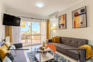 Χώρος καθιστικού στο #283 Palmeira Gale by Home Holidays