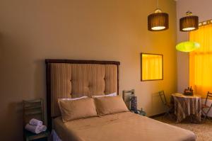 a bedroom with a bed and a window and a table at Manso Boutique Guest House in Guayaquil