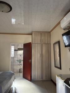 Η κουζίνα ή μικρή κουζίνα στο Kuruman Paradise Lodge