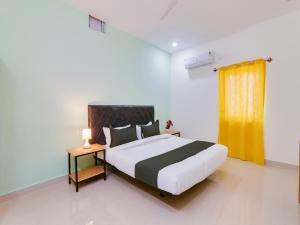 Postel nebo postele na pokoji v ubytování Collection O RBS Classic Stay Nacharam Mallapur Road