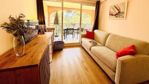 Χώρος καθιστικού στο PINEDE PLAGE VUE MER Clim Jacuzzi