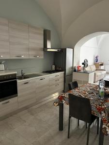 Η κουζίνα ή μικρή κουζίνα στο Leonardo Sicilian Casa 2