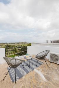 Μπαλκόνι ή βεράντα στο The Rustique - 3bed House In Mellieha By Homely!