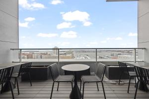 Unity Helsinki - A Studio Hotel的阳台或露台