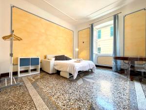 Giường trong phòng chung tại New Italy Luxury Italian Flat in centro storico