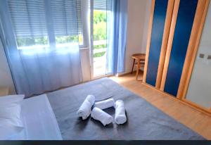 a bedroom with towels on a bed with a window at Sobe Mateša in Vodice