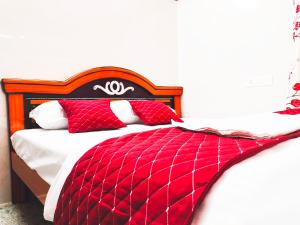 Postel nebo postele na pokoji v ubytování Hotel Jyothi Kumar Royal