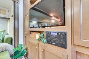 Gallery image of 7 Mi to Torch Lake Peaceful Retreat with Fire Pit! in Rapid City +19 photos