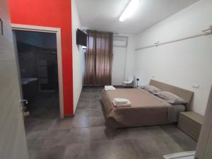 a bedroom with a bed and a red and white wall at Il Girasole Del Sangro in Torino di Sangro