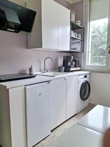 Kuchyň nebo kuchyňský kout v ubytování Nessun dorma b&b Pesaro