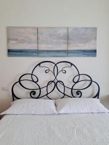 Postel nebo postele na pokoji v ubytování Nessun dorma b&b Pesaro