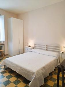 Postel nebo postele na pokoji v ubytování Nessun dorma b&b Pesaro