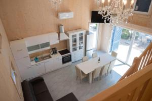Kuchyň nebo kuchyňský kout v ubytování Vila Porto Olive - Private 4 Bedroom vila next to Piran & Portorož