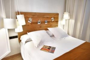 Posteľ alebo postele v izbe v ubytovaní Feelathome Center Apartments