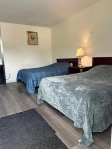 Katil atau katil-katil dalam bilik di Carriage Inn Motel